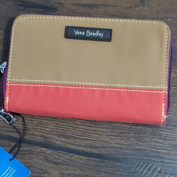 NWT Vera Bradley wristlet - Picture 2 of 4